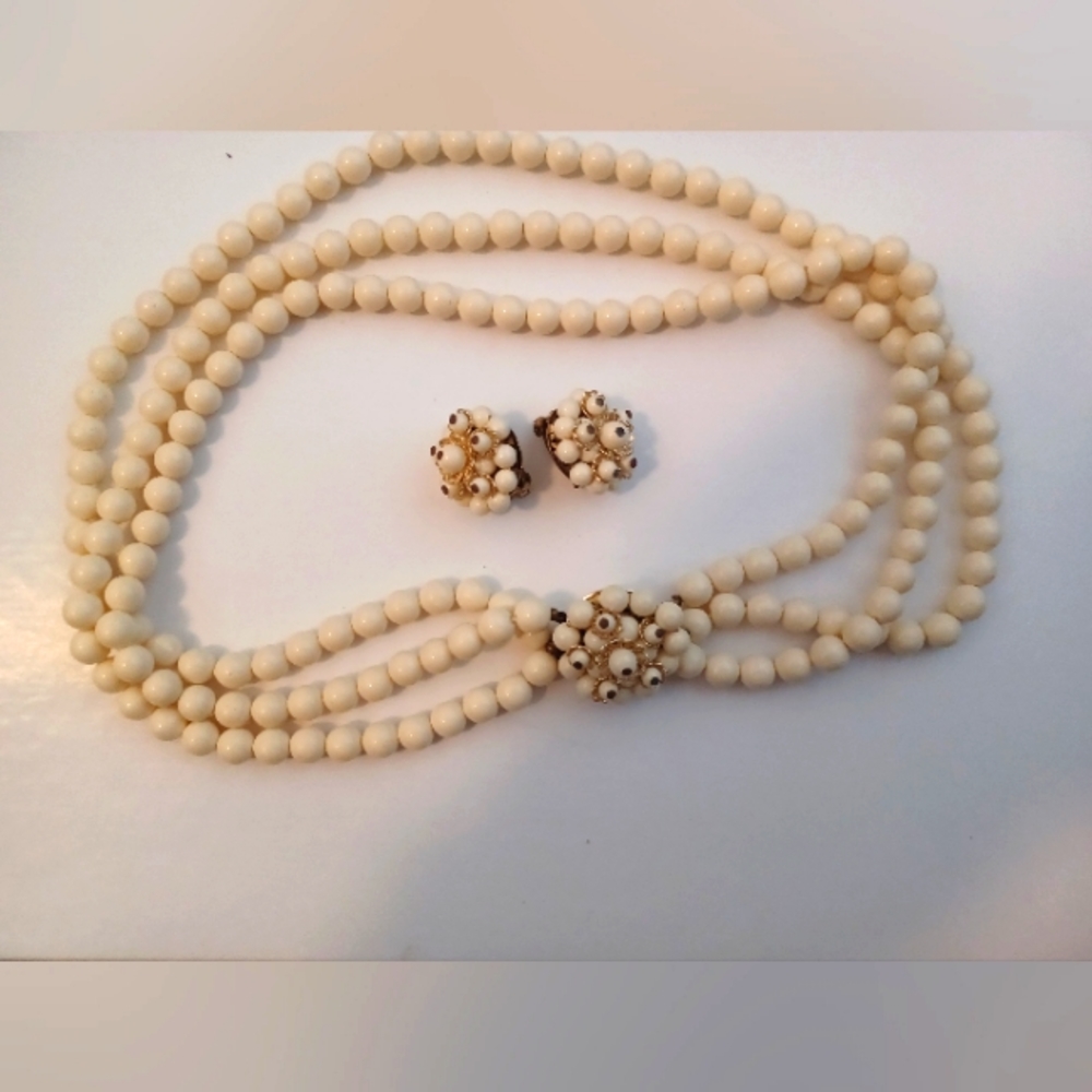 Vintage necklace and clip earrings